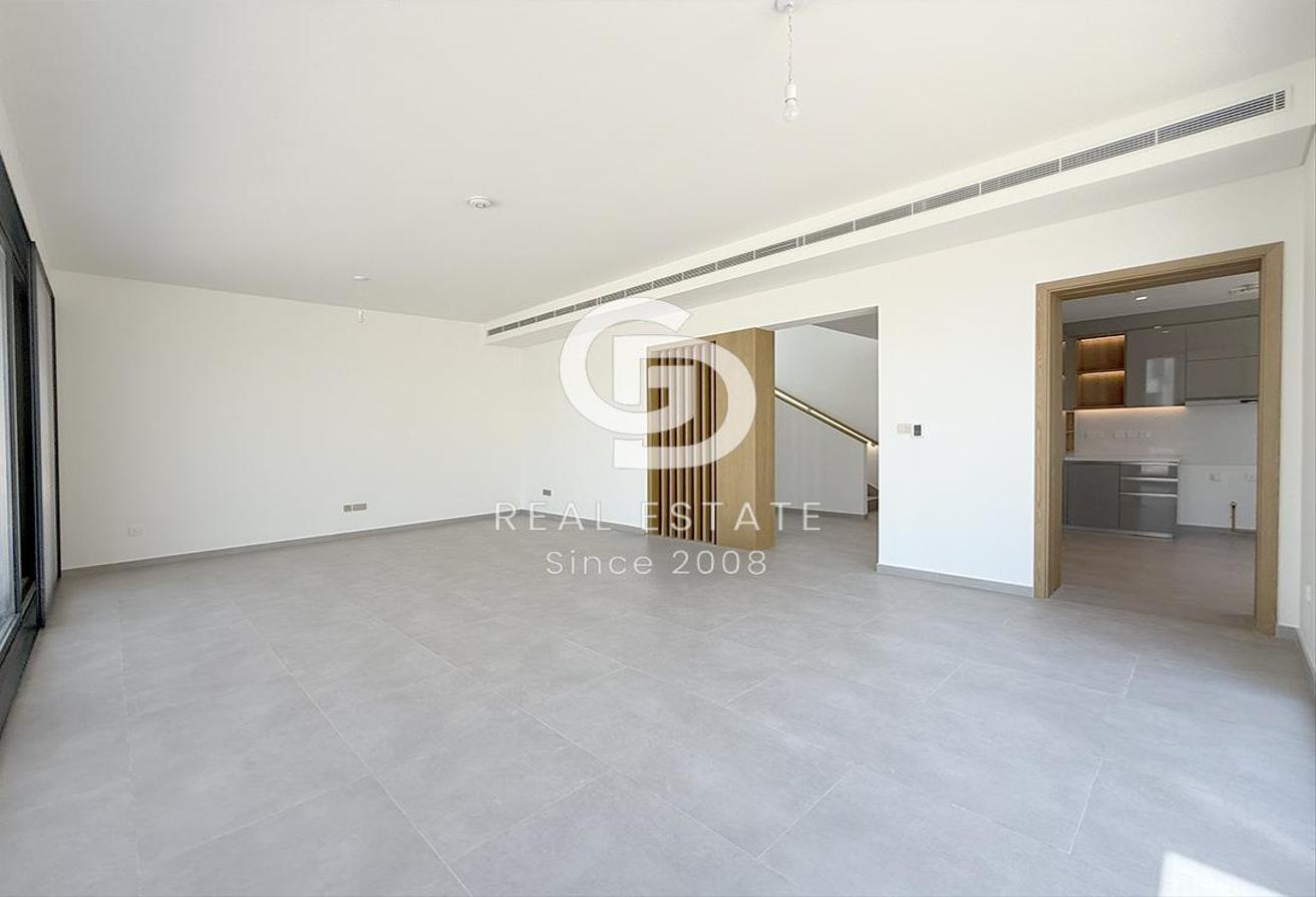 Single Row | Independent Villa 4BR+M | Large Plot photo 5