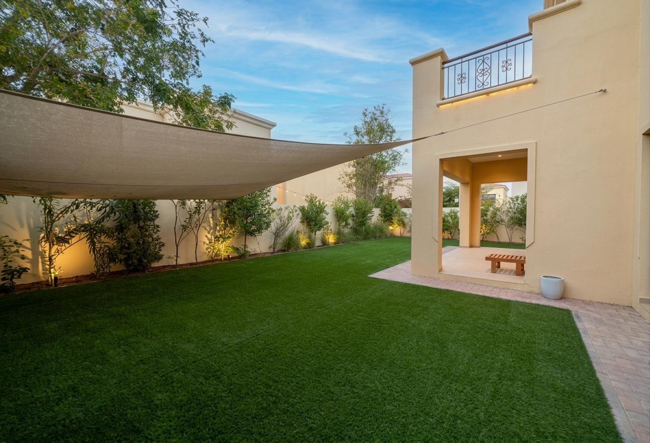 Ready to Move | 5-Bedroom Villa | Prime Location photo 2