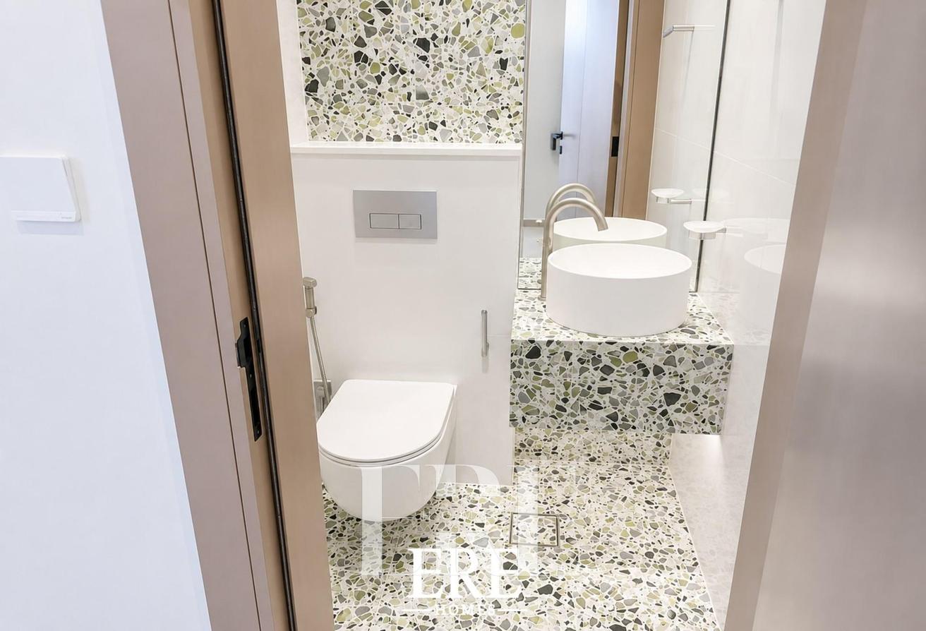 Brand new | Luxury Furnished | Prime Location photo 14