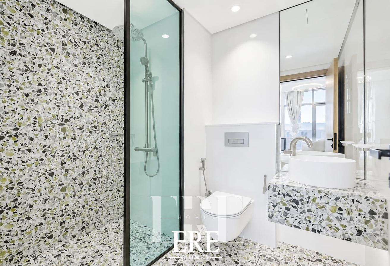 Brand new | Luxury Furnished | Prime Location photo 11