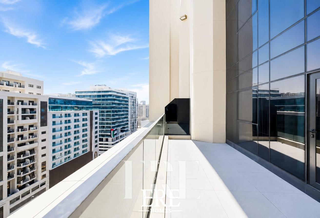 Brand new | Luxury Furnished | Prime Location photo 7