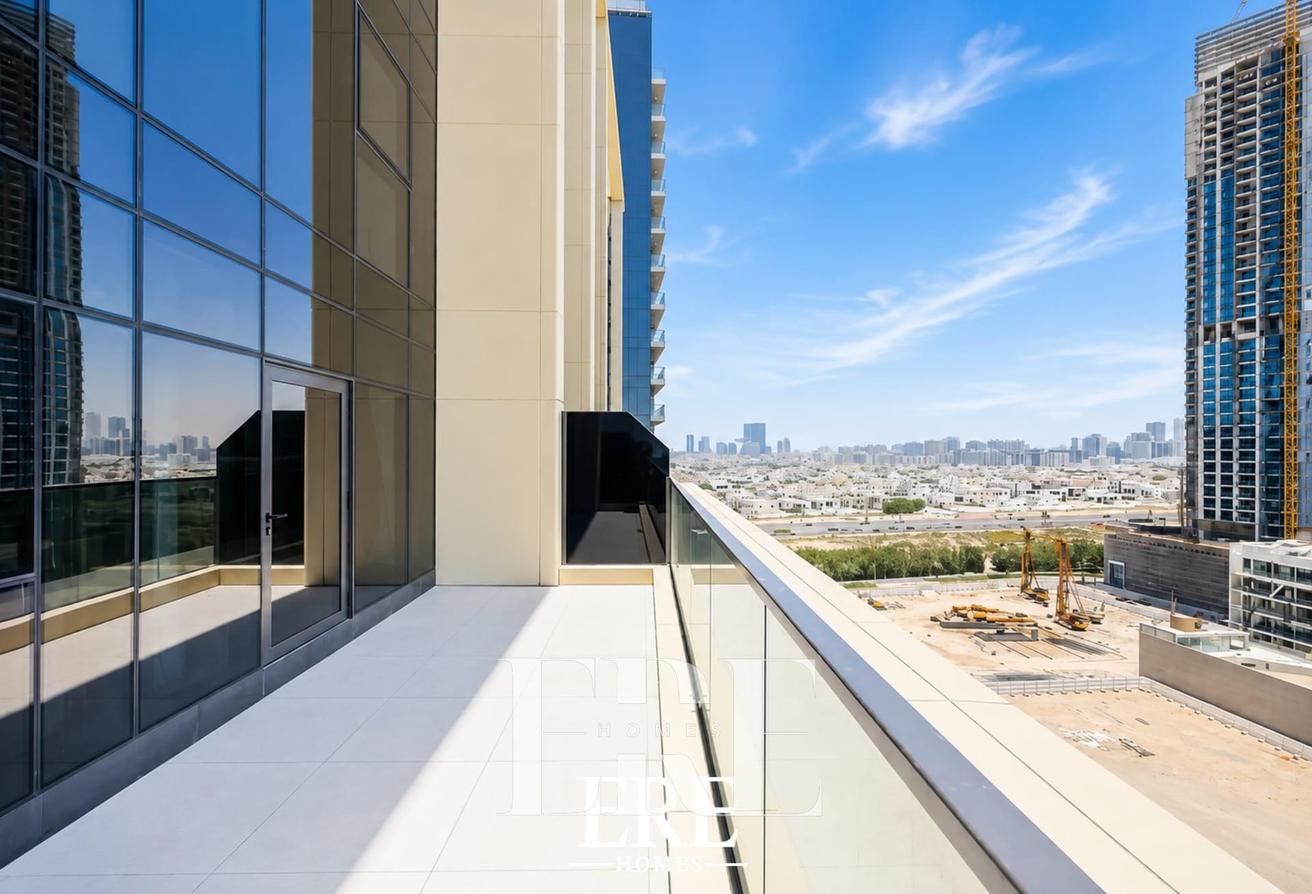 Brand new | Luxury Furnished | Prime Location photo 5