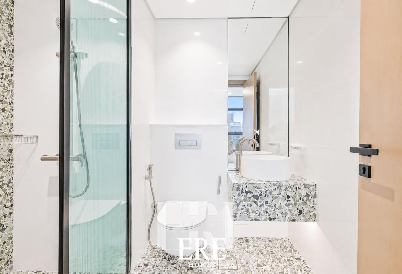 Brand new | Luxury Furnished | Prime Location photo 13