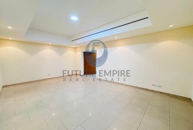 94005621 - Property Image 2
