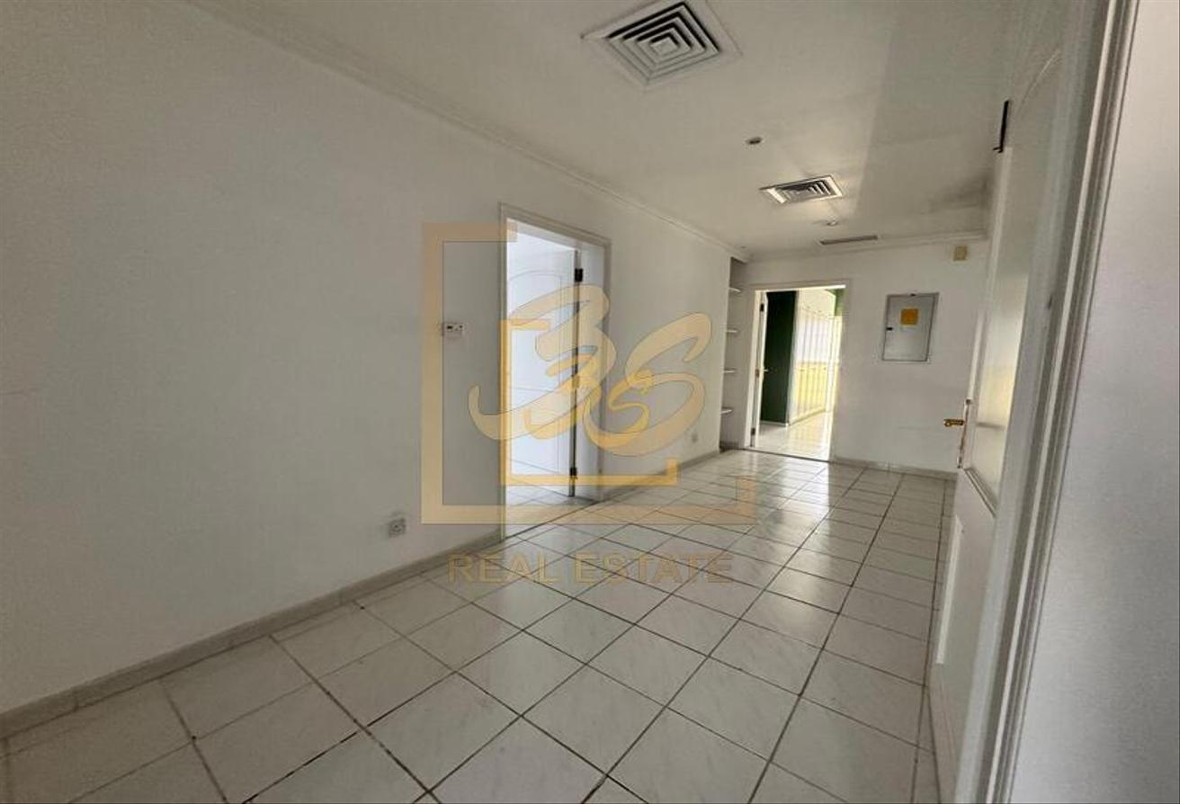 NO AGENT | NEGOTIABLE | ROAD FACING | COMMERCIAL VILLA photo 9