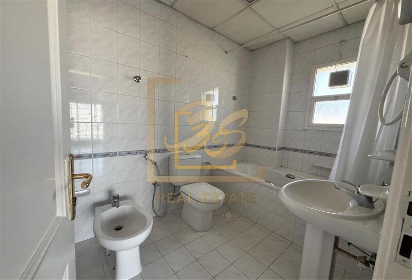 NO AGENT | NEGOTIABLE | ROAD FACING | COMMERCIAL VILLA photo 11