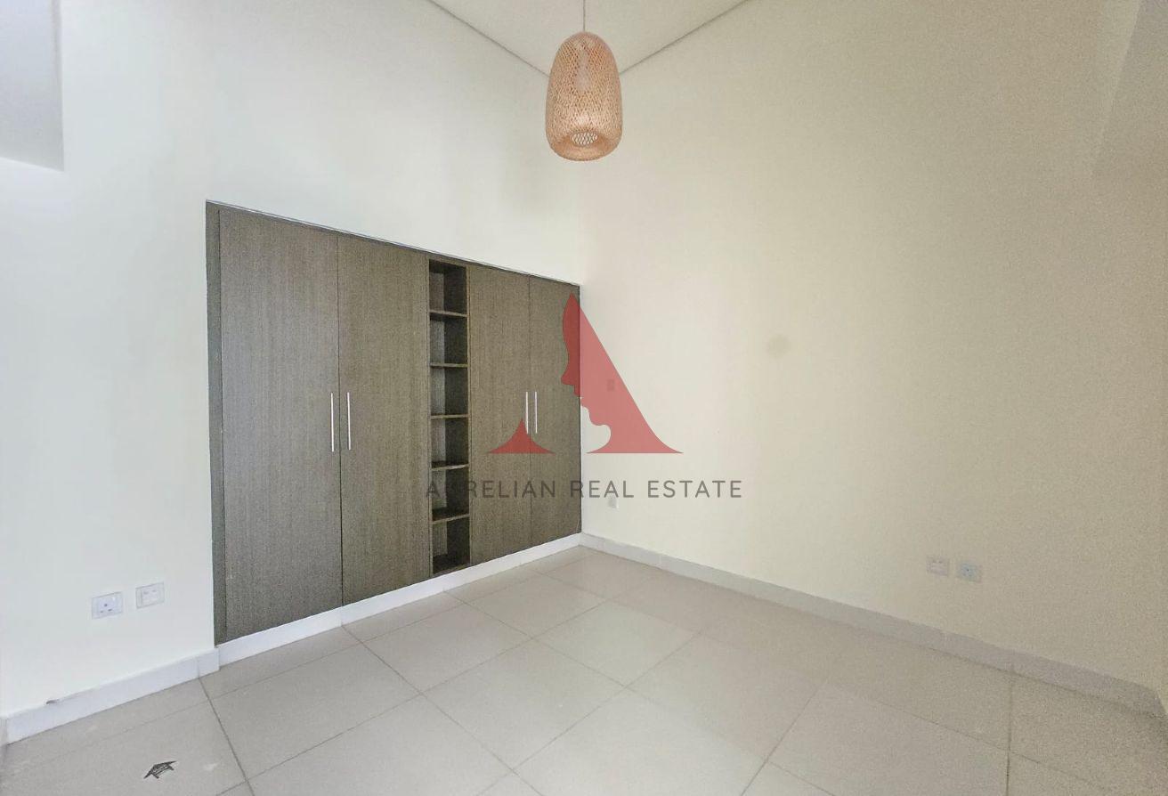 1BR Loft Downtown | Huge Balcony | Best Price photo 4