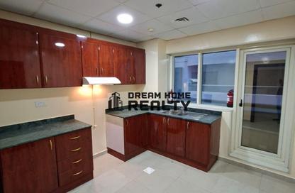 Apartment - 2 Bedrooms - 2 Bathrooms for rent in Al Bandary Twin Towers - Al Khan - Sharjah
