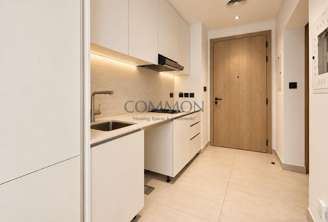 Move-in Ready I Premium Studio Apartment photo 3