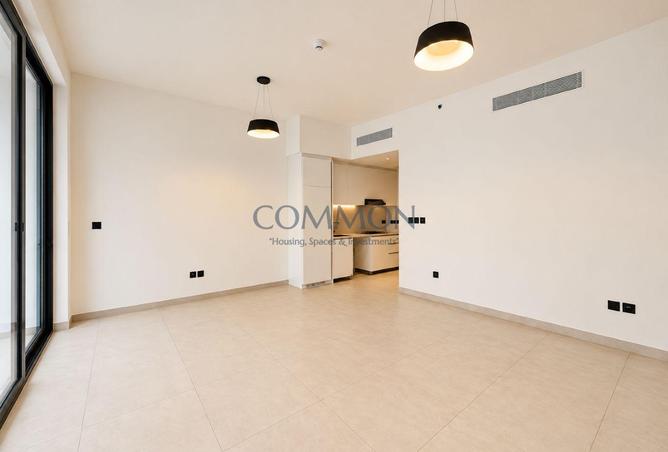 Move-in Ready I Premium Studio Apartment photo 2