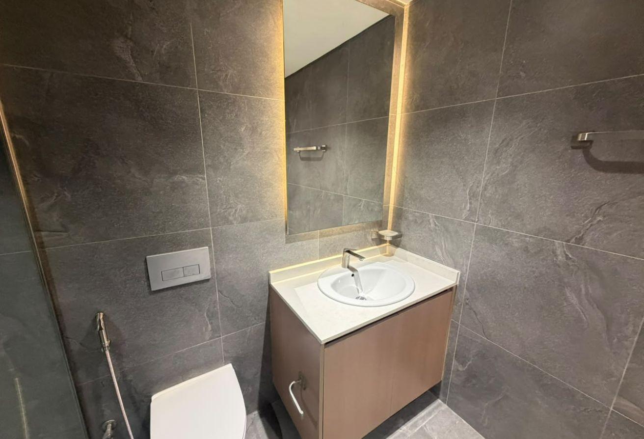 FLEXIBLE LANDLORD / BRAND NEW / STYLISH photo 14