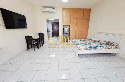 Apartment - Studio - 1 Bathroom for rent in Building U13 - Italy Cluster - International City - Dubai