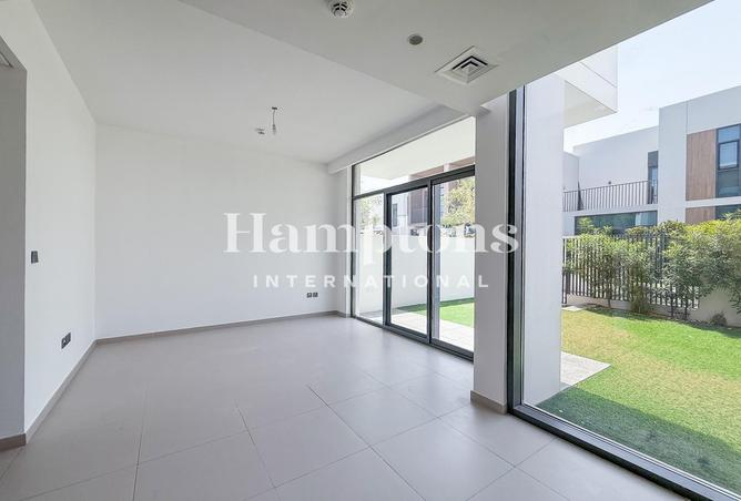 Modern Back-to-Back Villa | Near Pool | Bright — photo 3