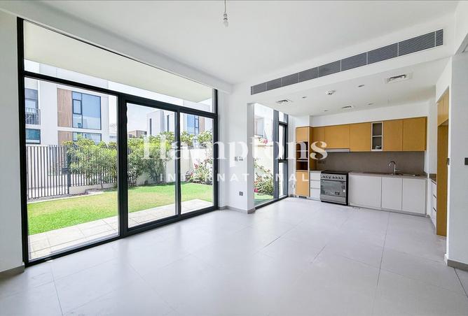 Modern Back-to-Back Villa | Near Pool | Bright — photo 2