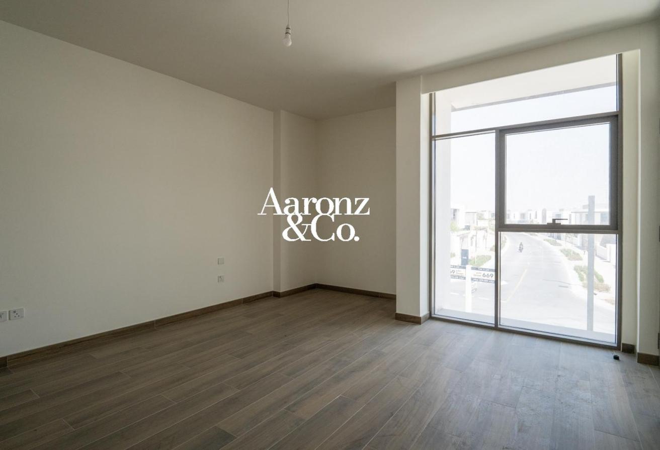 Large Plot | Landscape | Vacant | Ready To Move In photo 11