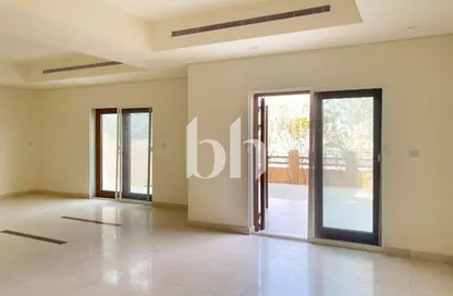 تاون هاوس - 3 غرف نوم - 3 حمامات للبيع في فيلات طراز دبي - القرية الشمالية - الفرجان - دبي