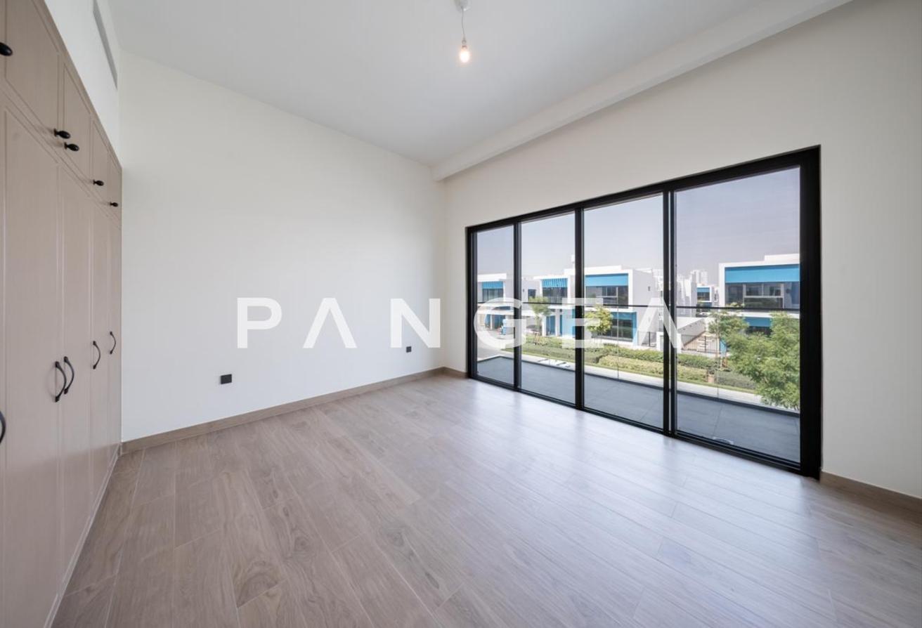 12 Cheques | Vacant | View Today photo 16