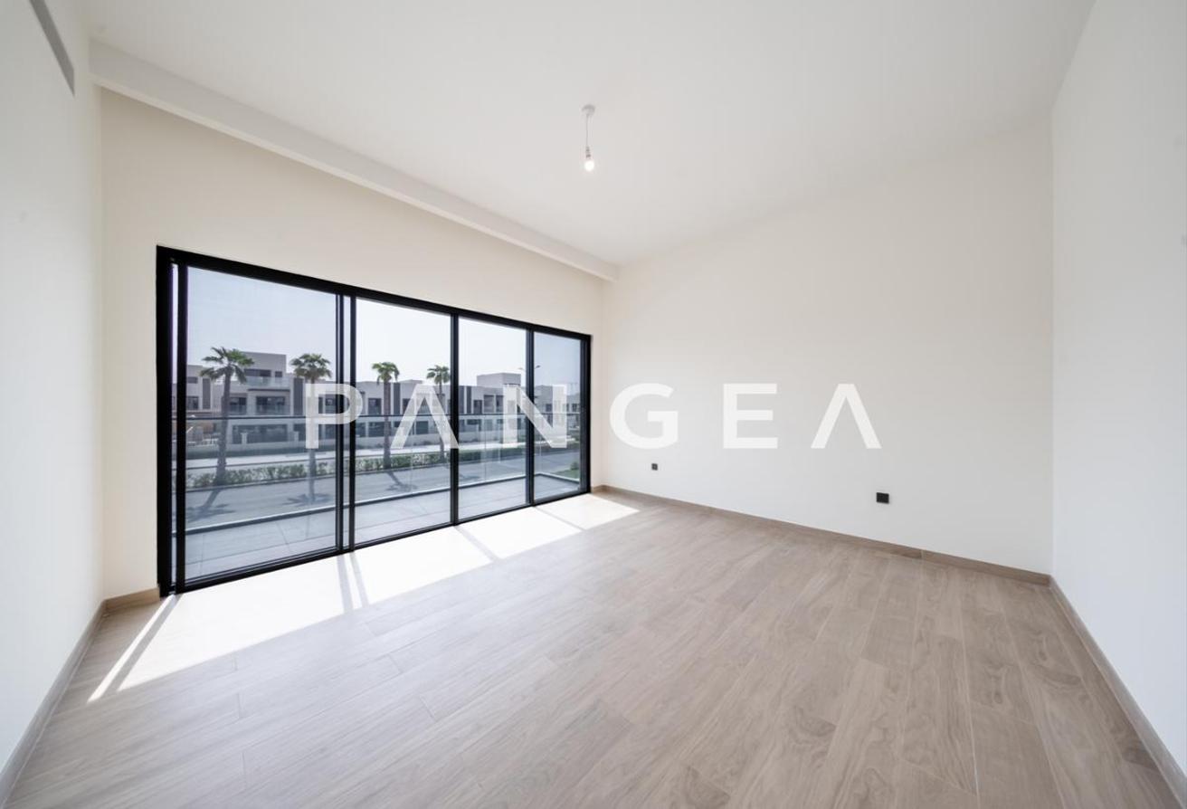 12 Cheques | Vacant | View Today photo 26