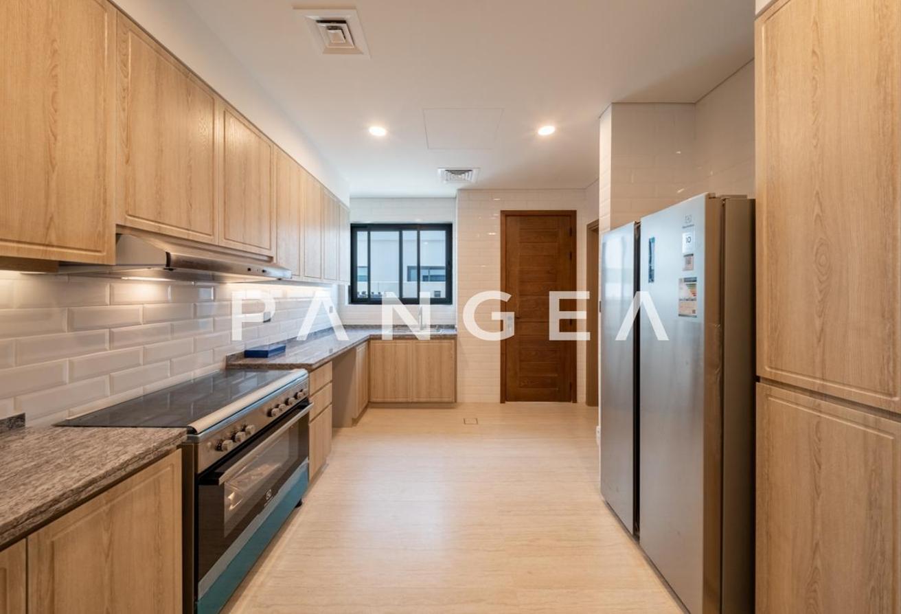 12 Cheques | Vacant | View Today photo 9