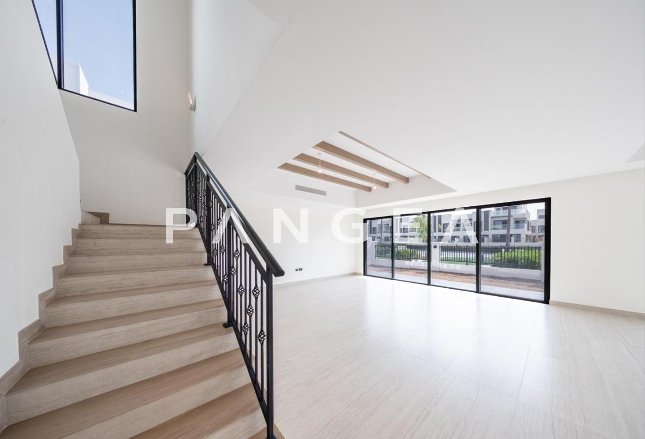 12 Cheques | Vacant | View Today photo 6