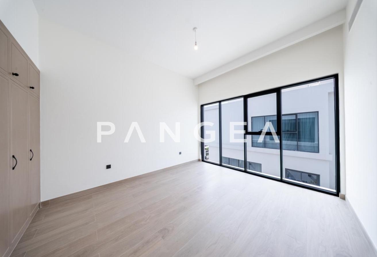 12 Cheques | Vacant | View Today photo 19