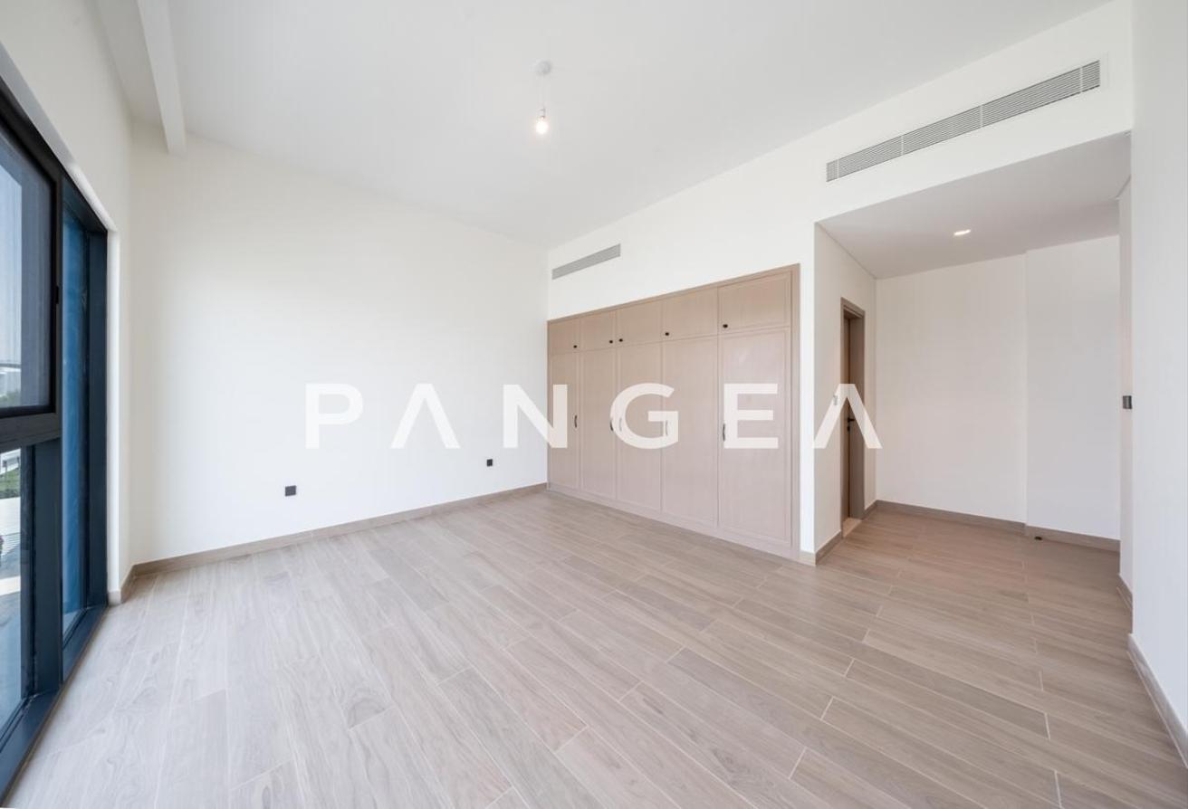 12 Cheques | Vacant | View Today photo 13