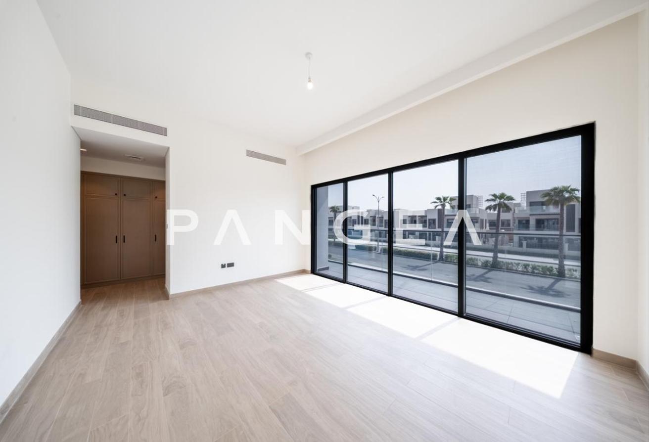 12 Cheques | Vacant | View Today photo 27