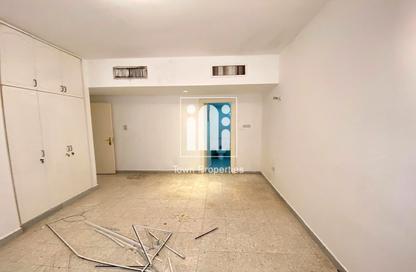 Apartment - 3 Bedrooms - 3 Bathrooms for rent in Al Falah Street - City Downtown - Abu Dhabi Apartment - 3 Bedrooms - 3 Bathrooms for rent in Al Falah Street - City Downtown - Abu Dhabi