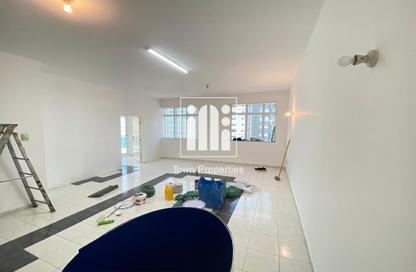 Apartment - 3 Bedrooms - 3 Bathrooms for rent in Al Falah Street - City Downtown - Abu Dhabi