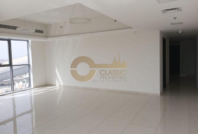 TOP FLOOR | STUNNING VIEWS |INVESTMENT OPPORTUNITY photo 2