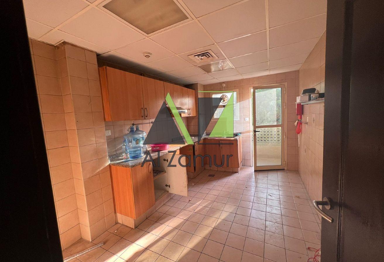 LAVISH 1BR+LAUNDRY | HUGE LAYOUT | PRIME LOCATION photo 5