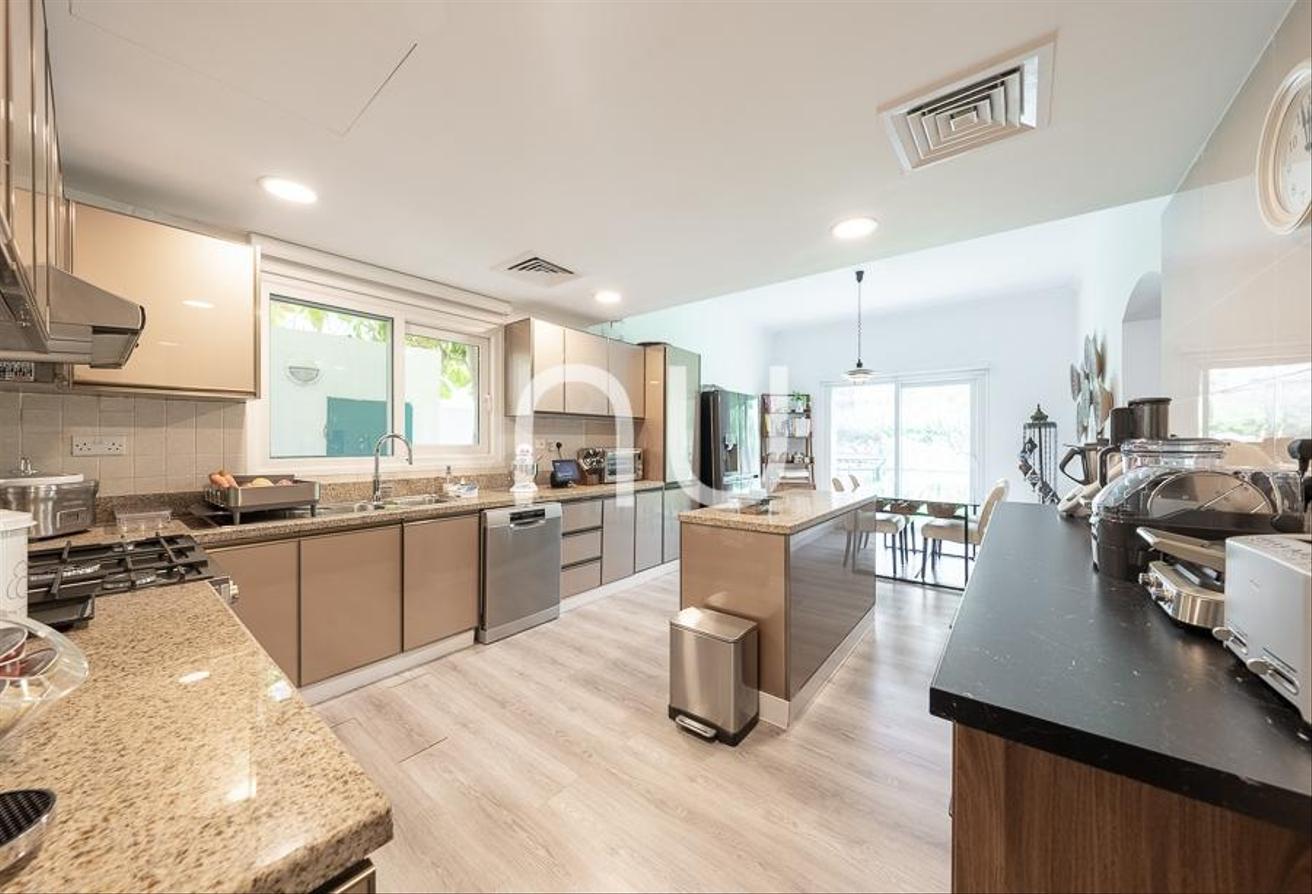 Fully Upgraded 5 Bed | Exclusive | Vacant Now photo 7