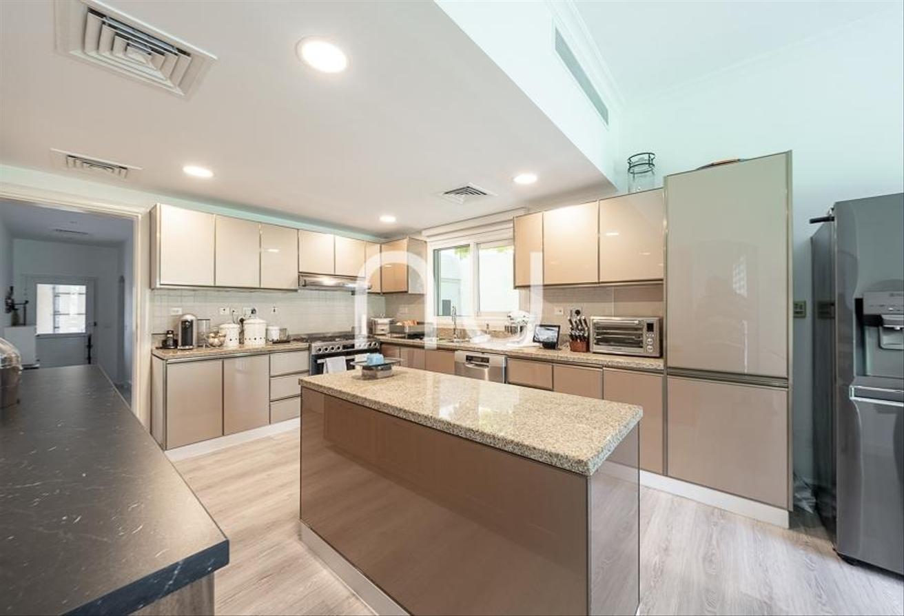 Fully Upgraded 5 Bed | Exclusive | Vacant Now photo 8