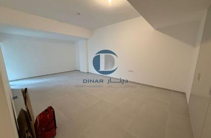 Apartment - 4 Bedrooms - 6 Bathrooms for rent in Bloom Marina - Al Bateen - Abu Dhabi