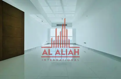 Apartment - 3 Bedrooms - 4 Bathrooms for rent in Cornich Al Khalidiya - Al Khalidiya - Abu Dhabi