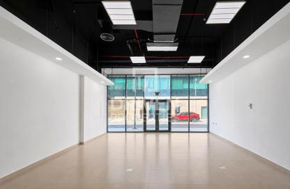 Retail - Studio for rent in The Curve - Al Quoz 3 - Al Quoz - Dubai