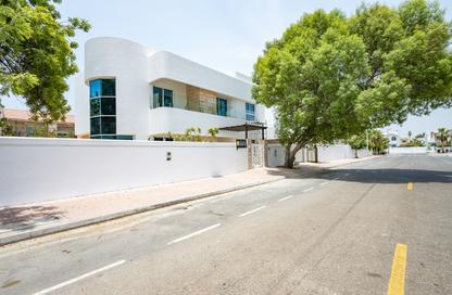Villa - 5 - 6 for rent in Jumeirah 3 - Jumeirah - Dubai