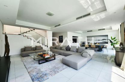 Villa - 5 Bedrooms - 6 Bathrooms for rent in Jumeirah 2 Villas - Jumeirah 2 - Jumeirah - Dubai