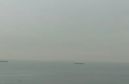 شقة - 2 غرف نوم - 2 حمامات للايجار في برج الكورنيش - طريق كورنيش عجمان - عجمان