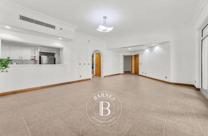 Apartment - 2 Bedrooms - 2 Bathrooms for rent in Al Hallawi - Shoreline Apartments - Palm Jumeirah - Dubai