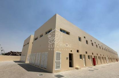 Warehouse - Studio - 7+ for rent in Al Sajaa S - Al Sajaa - Sharjah