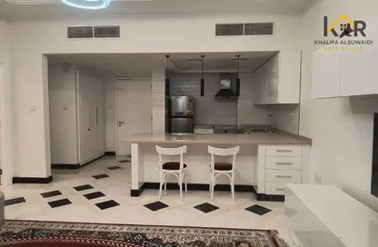 شقة - غرفة نوم - 2 حمامات للايجار في مبنى إكس22 - طراز إنجليزي - المدينة العالمية - دبي