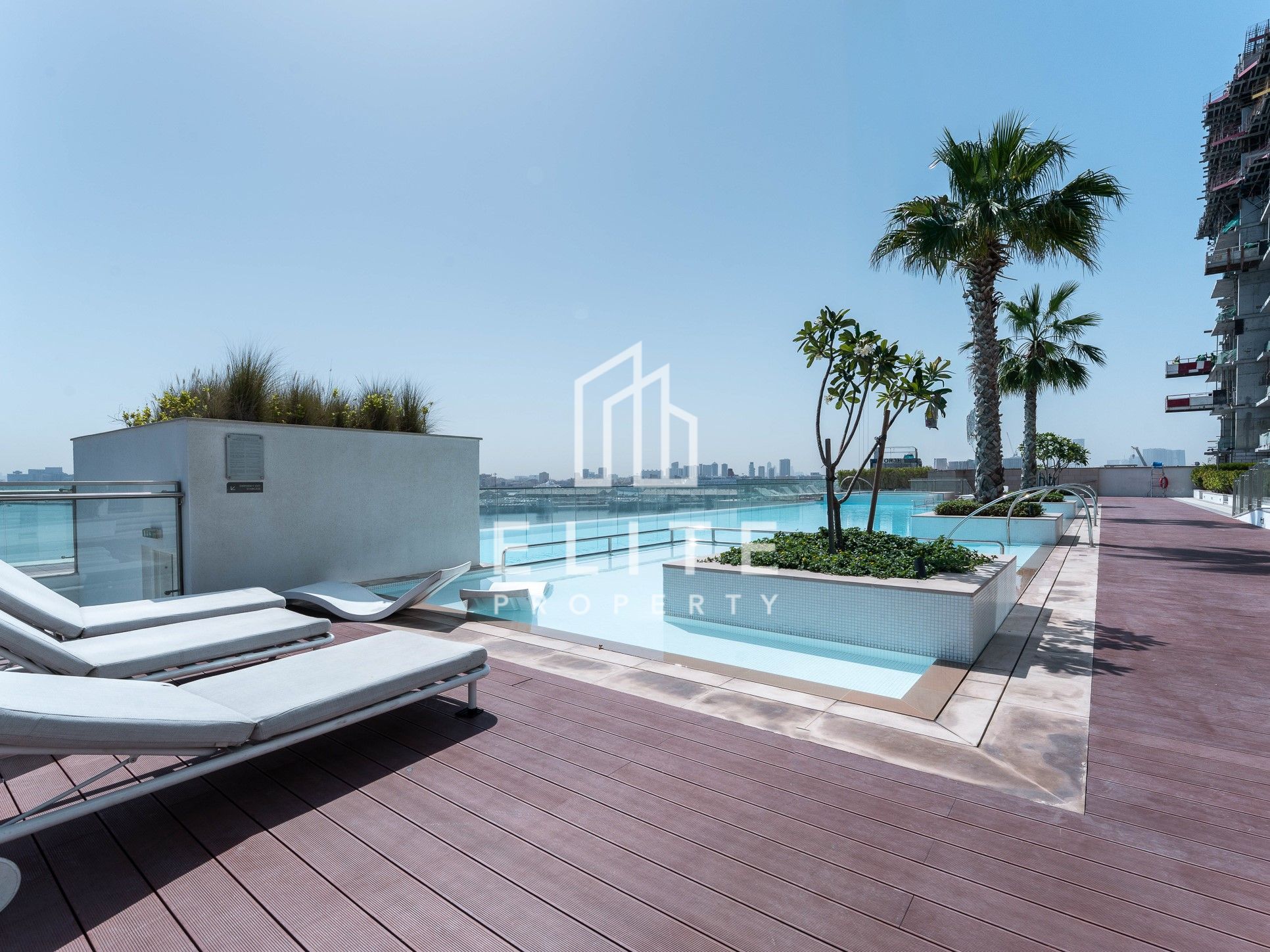 Luxury Waterfront 1BR | With direct Pool Access