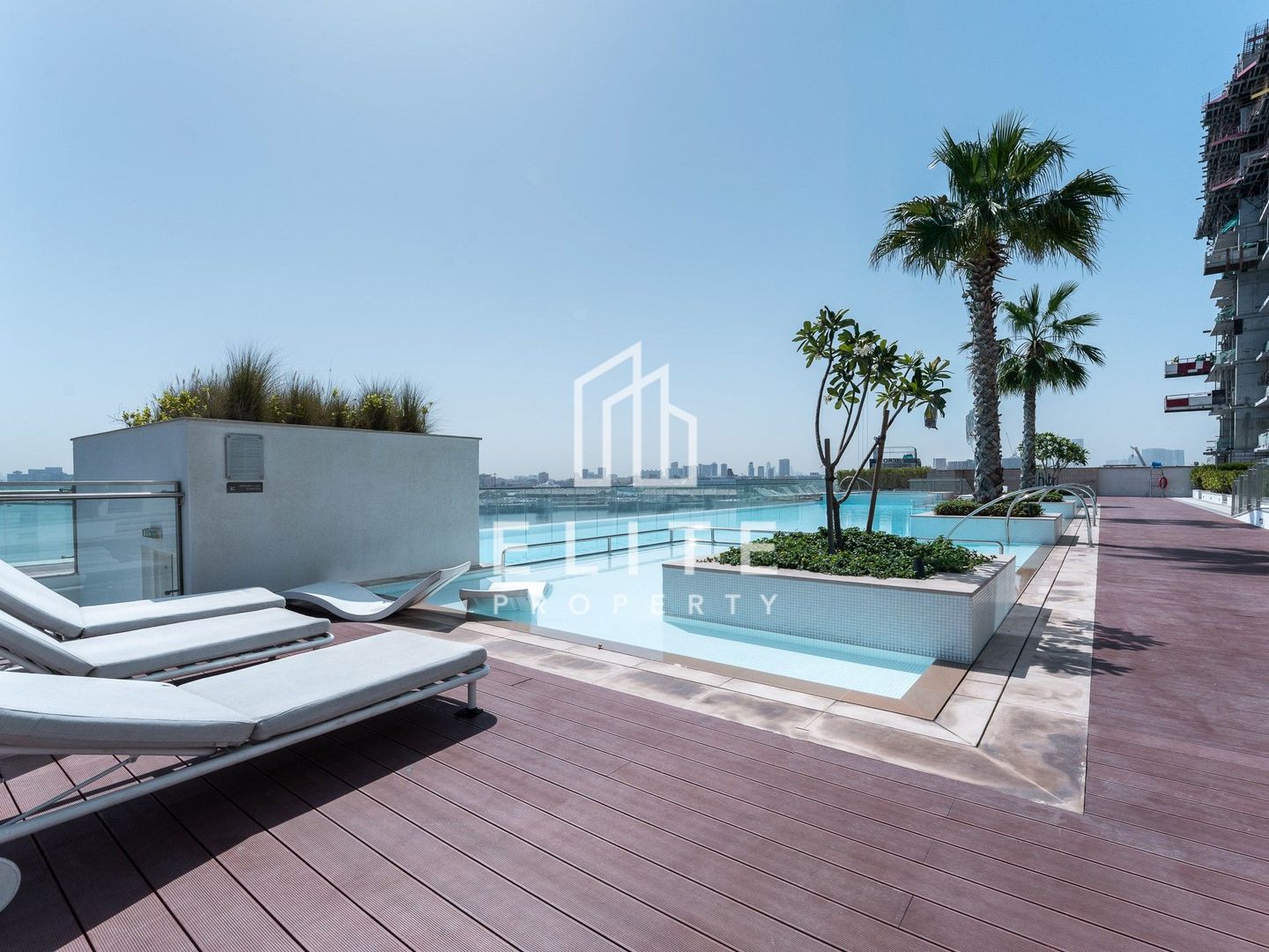 Luxury Waterfront 1BR | With direct Pool Access