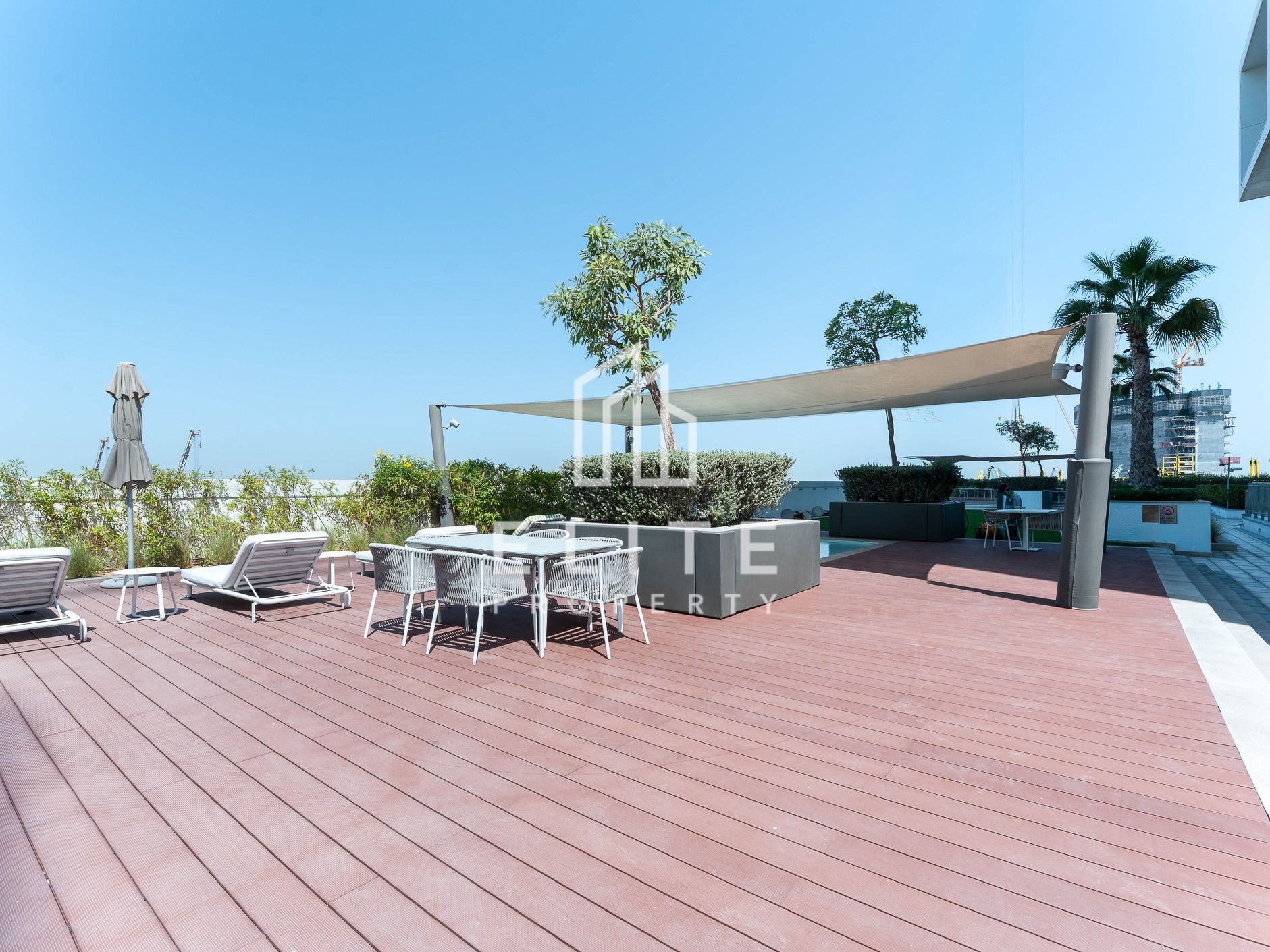 Luxury Waterfront 1BR | With direct Pool Access