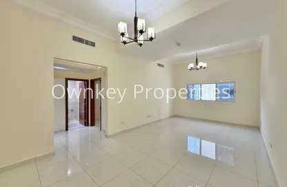 شقة - 2 غرف نوم - 4 حمامات للايجار في الفجر كومبلكس - عود ميثاء - بر دبي - دبي