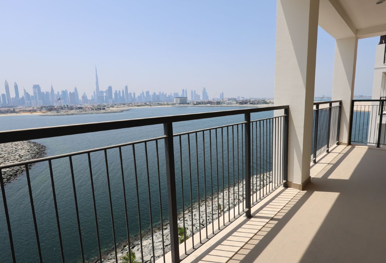 2br Skyline Sea View | Vacant | High Floor