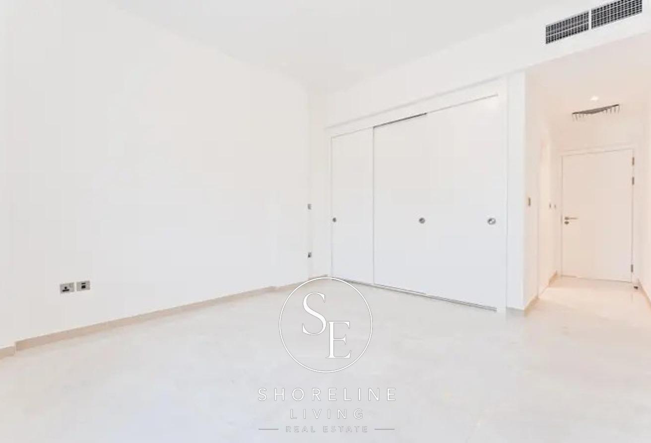 Vacant | Unfurnished | Full Sea View photo 11