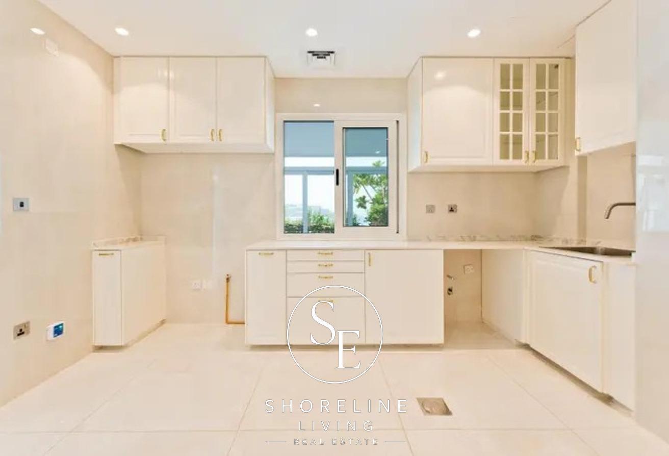 Vacant | Unfurnished | Full Sea View photo 15