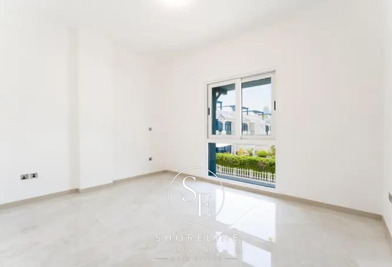 Vacant | Unfurnished | Full Sea View photo 10